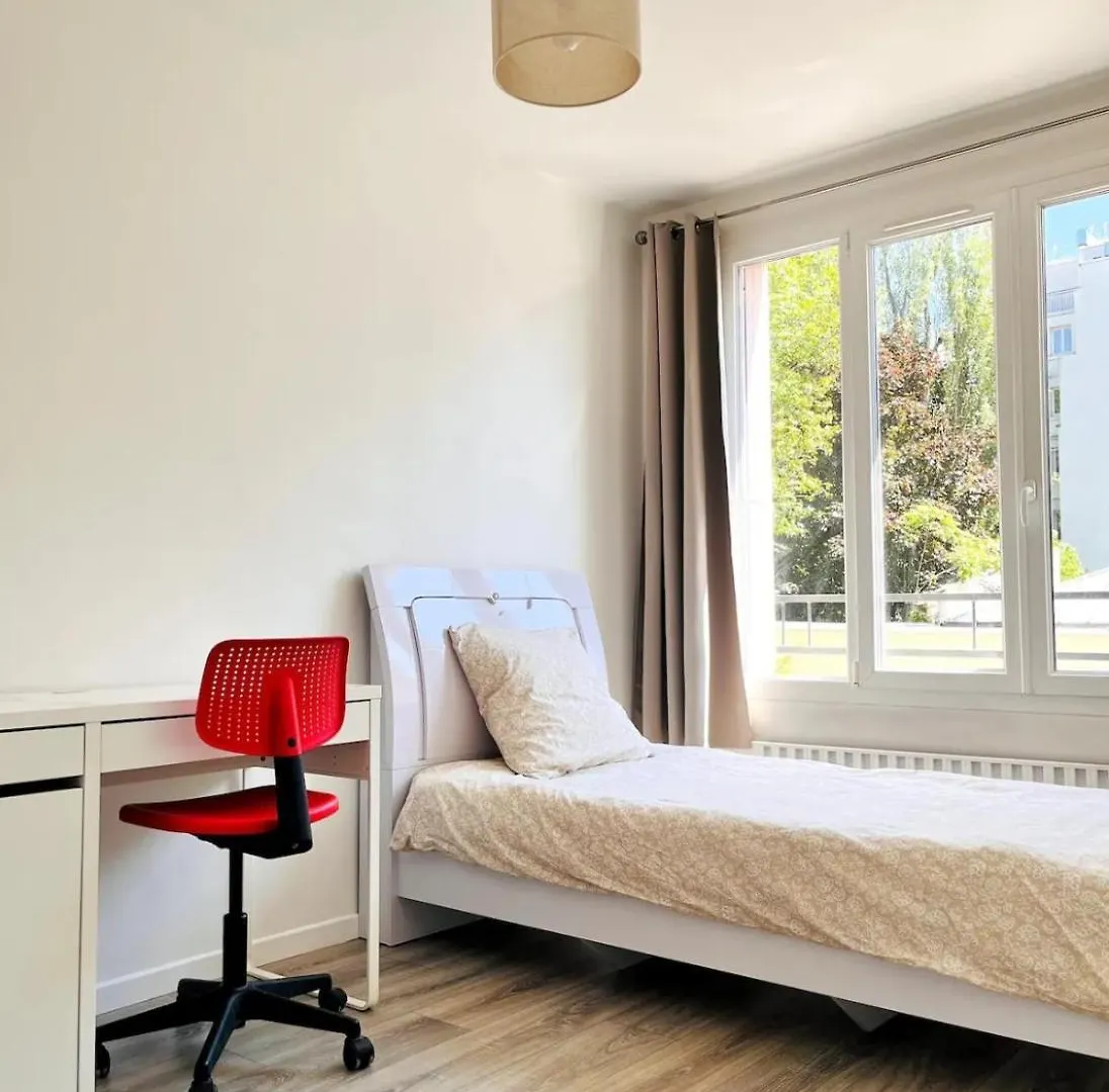 Charmant T3 Avec Parking Prive Apartment