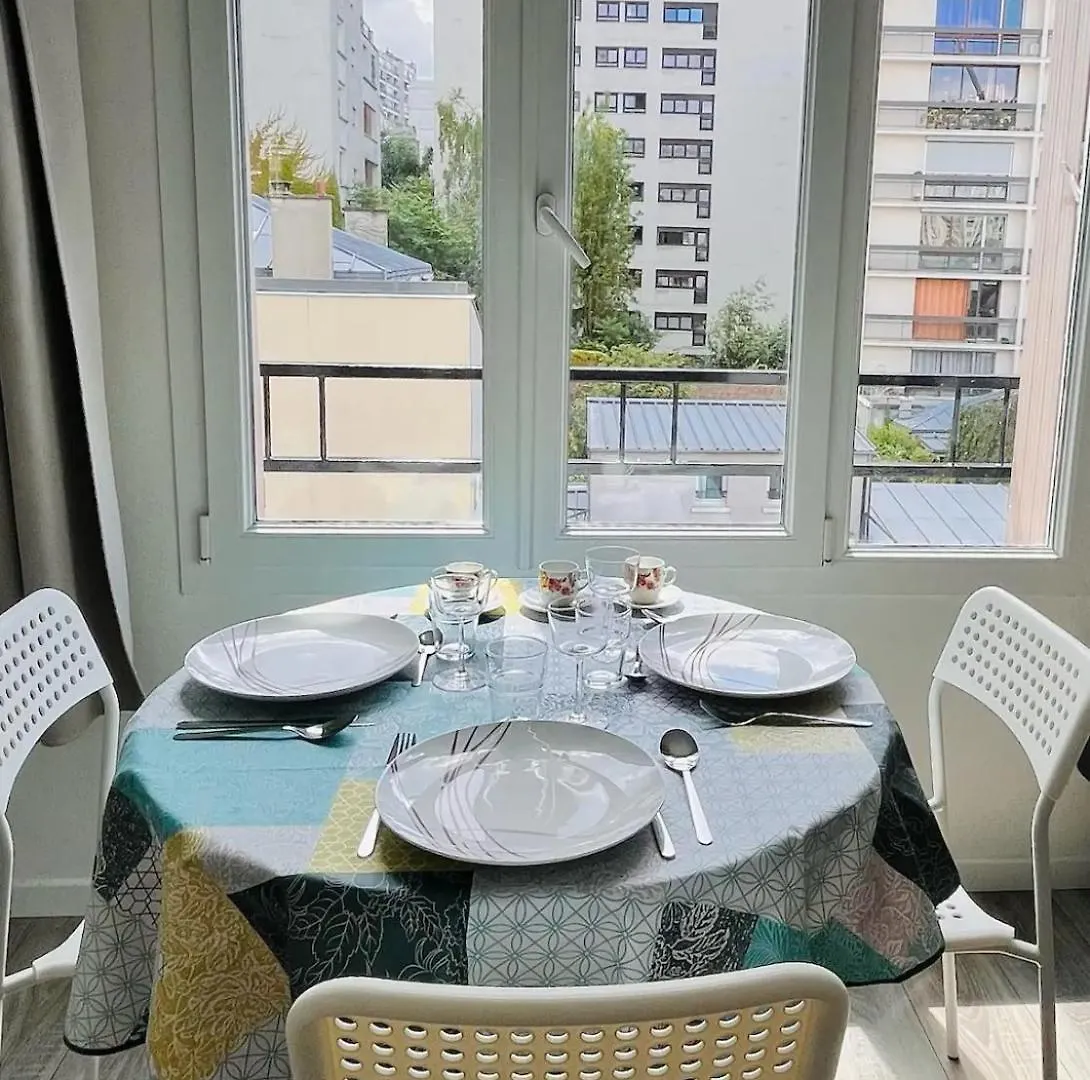 Charmant T3 Avec Parking Prive Apartament